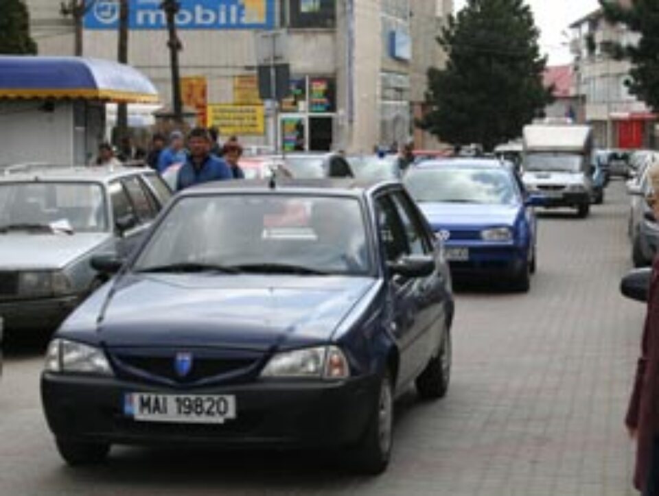 Coada de maşini generate de şoferul de la Obiectiv