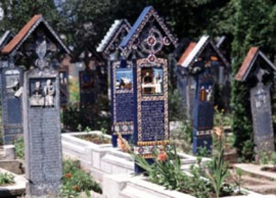 Obiceiuri și practici ale celor vii pentru cei morți