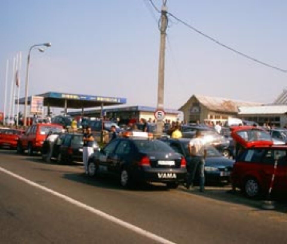 Descindere a Poliției în târgul de mașini de la Cumpărătura Descindere a Poliției în târgul de mașini de la Cumpărătura