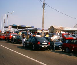 Descindere a Poliției în târgul de mașini de la Cumpărătura