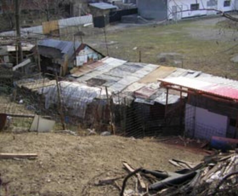 Primăria Fălticeni va demola magaziile și cotețele din oraș