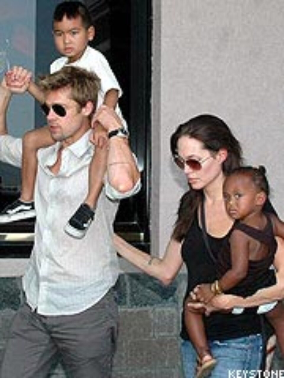 Angelina Jolie, în Vietnam pentru finalizarea adopției