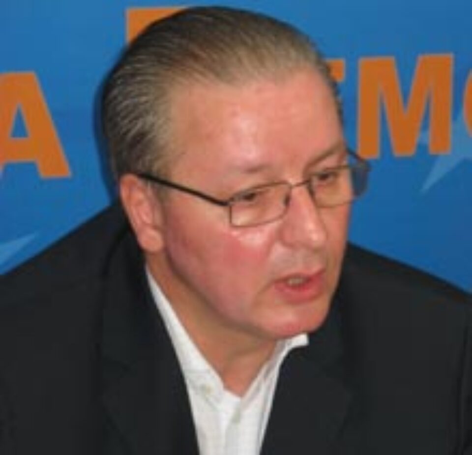 Democrații încep „curățenia” de primăvară în organizații Democrații încep „curățenia” de primăvară în organizații