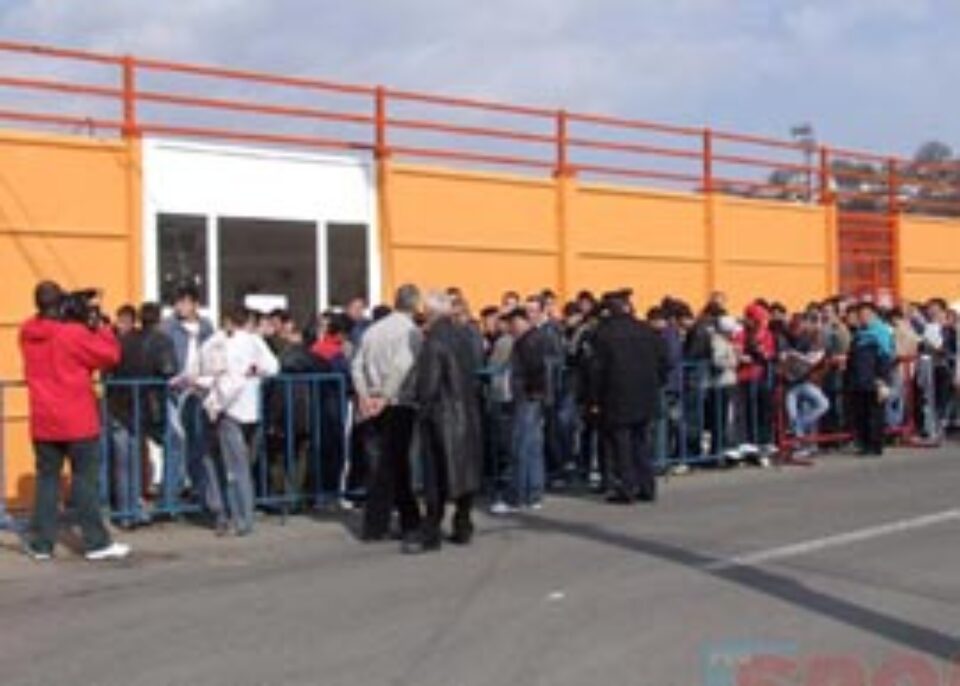 Bătaie pentru biletele la meciul cu Luxemburg Bătaie pentru biletele la meciul cu Luxemburg