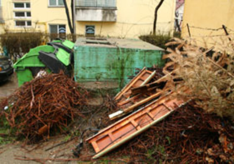 Primăria Suceava începe acțiunea de demolare a buncărelor de gunoi