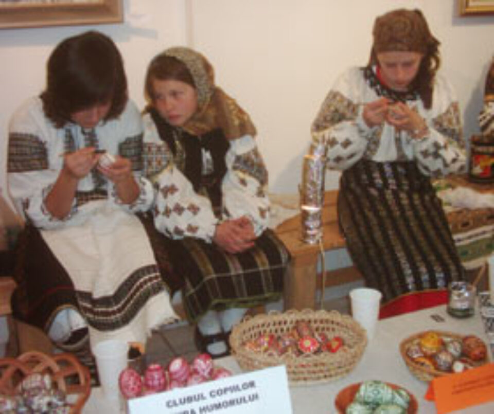 Aproape 70 de meșteri populari, prezenți la Târgul de Paști de la Humor