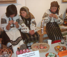 Aproape 70 de meșteri populari, prezenți la Târgul de Paști de la Humor