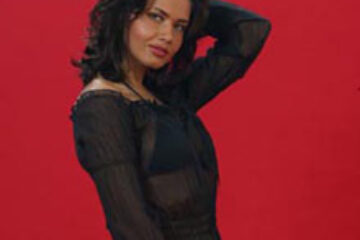 Oana Zăvoranu sau cum se face politică în blugi Oana Zăvoranu sau cum se face politică în blugi