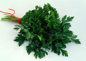 Pătrunjelul, util în funcționarea glandei tiroide