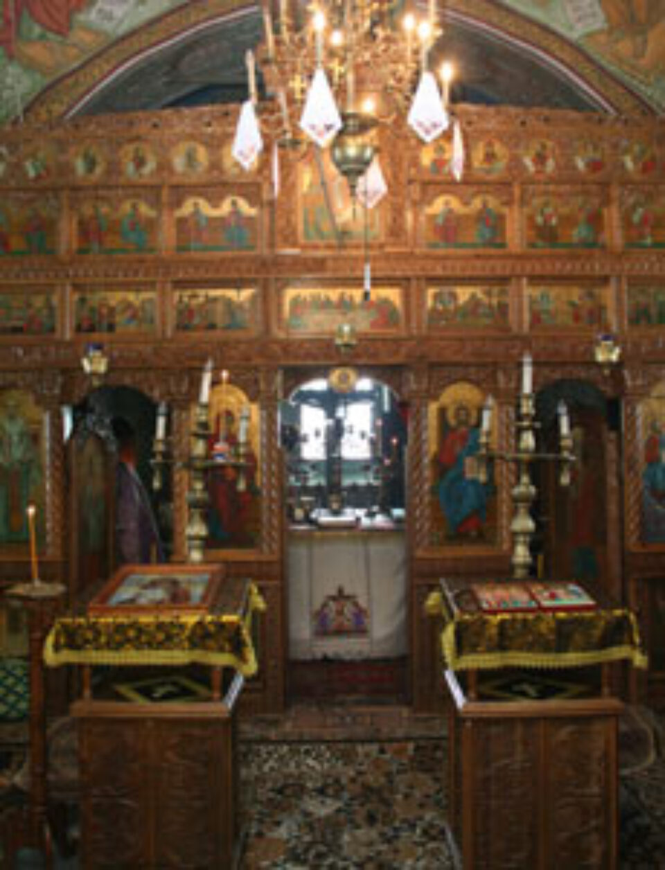 Interiorul Bisericii Trioţă