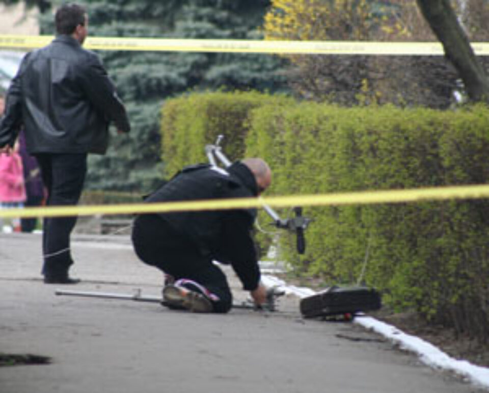 Geantă diplomat aruncată în aer în centrul Sucevei Geantă diplomat aruncată în aer în centrul Sucevei