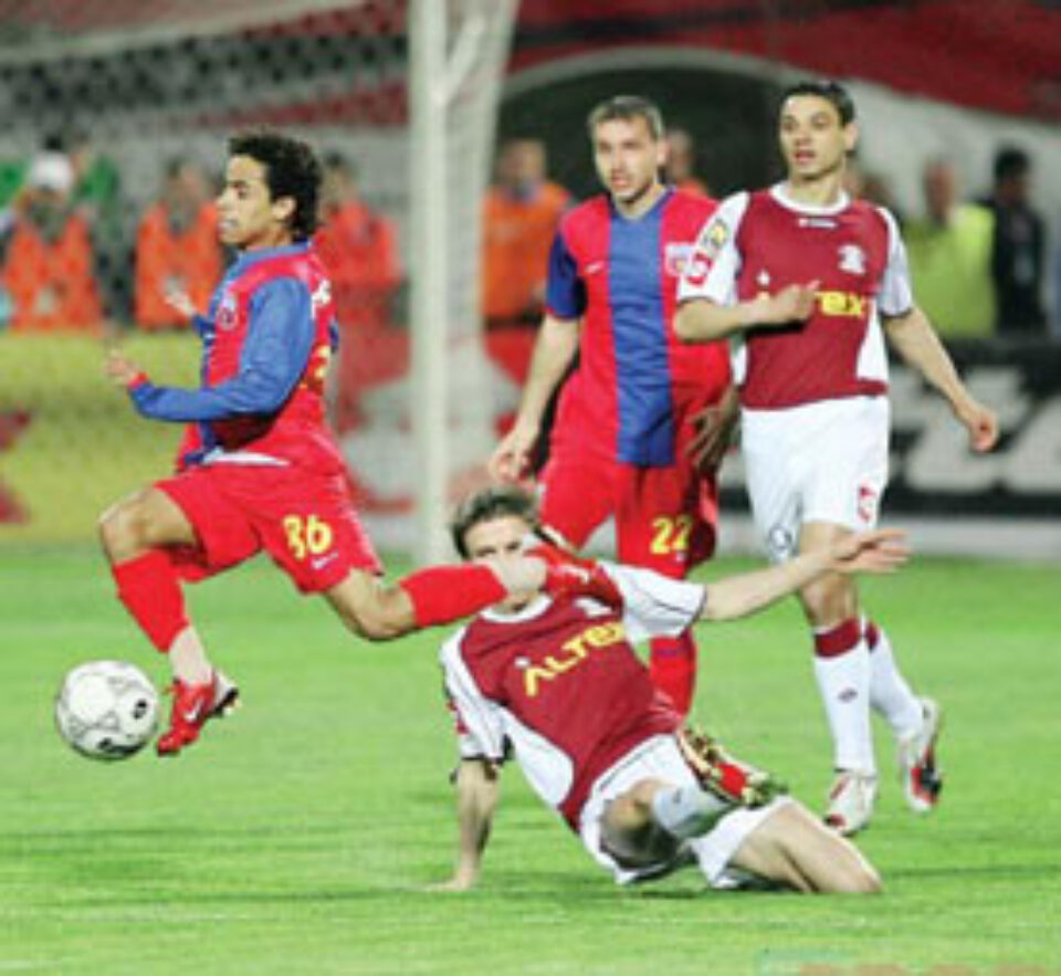 Steaua a câștigat derbiul din Giulești cu mare noroc
