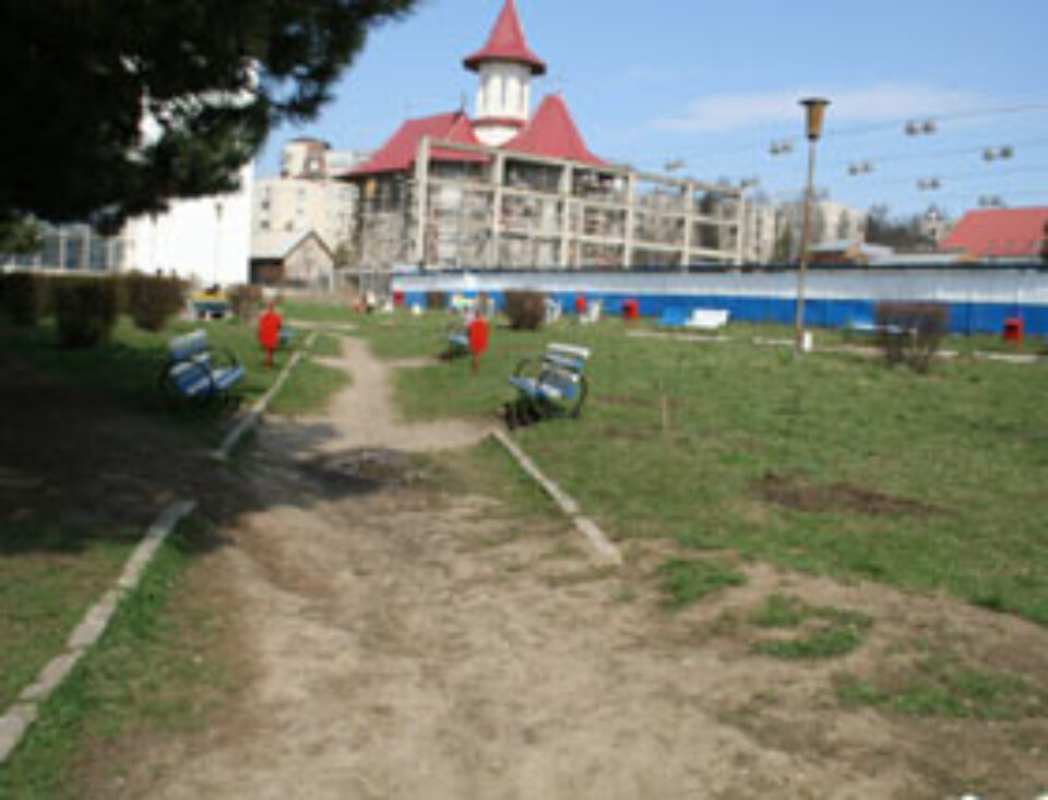 Parcurile și spațiile verzi din Suceava, distruse de nepăsare