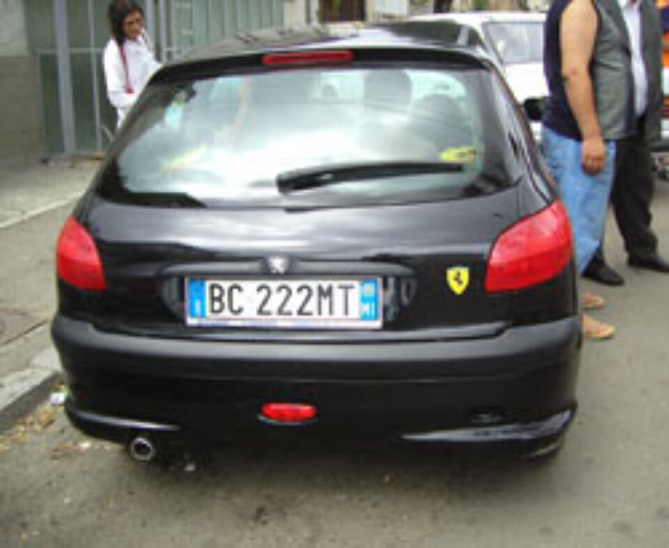 Maşinile cu număr de Italia, tot mai rare pe străzile judeţului în această perioadă