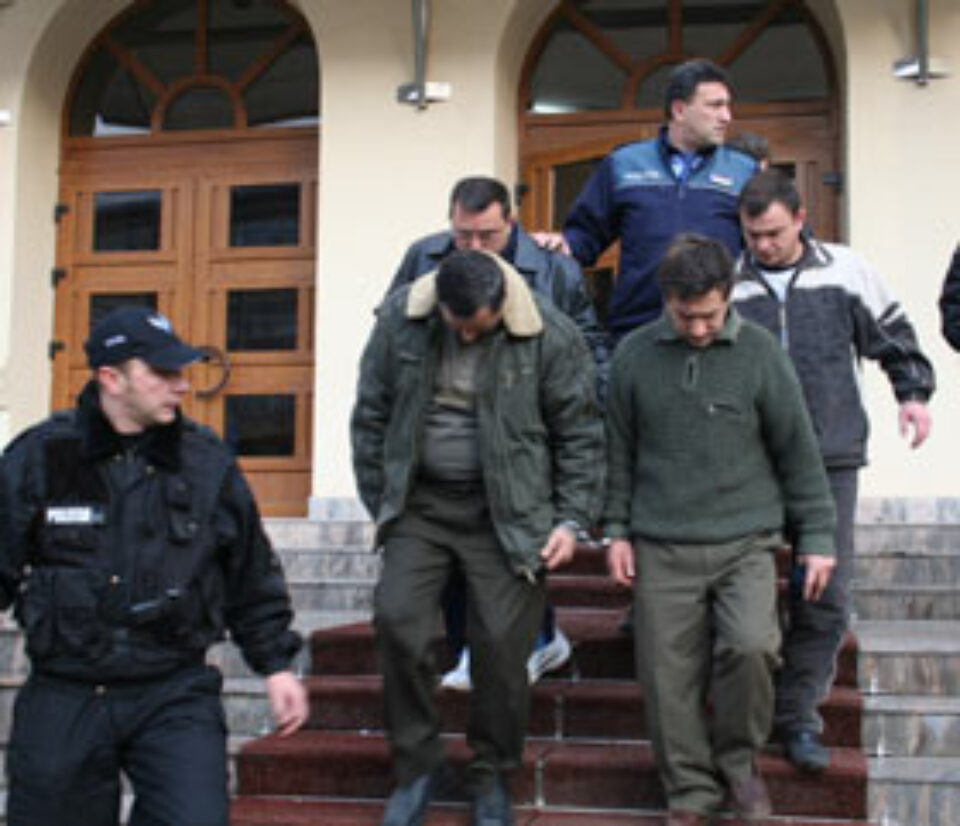 Babalean (cel cu ochelari) şi o parte dintre complicii săi Babalean (cel cu ochelari) şi o parte dintre complicii săi