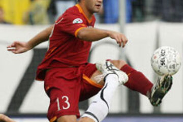 Chivu, făcut țap ispășitor pentru eliminarea lui Scholes