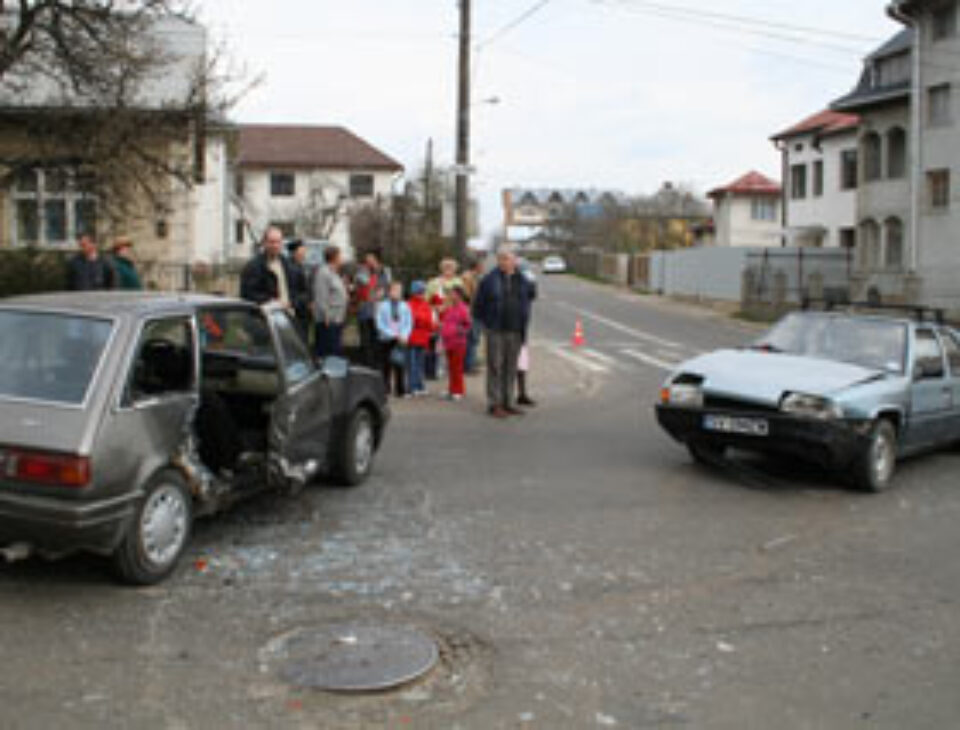 Cinci morți și zece răniți pe șoselele din județ Cinci morți și zece răniți pe șoselele din județ