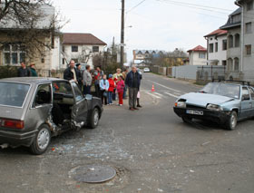 Cinci morți și zece răniți pe șoselele din județ