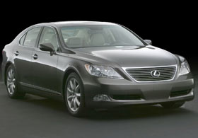 Lexus a luat coroniță