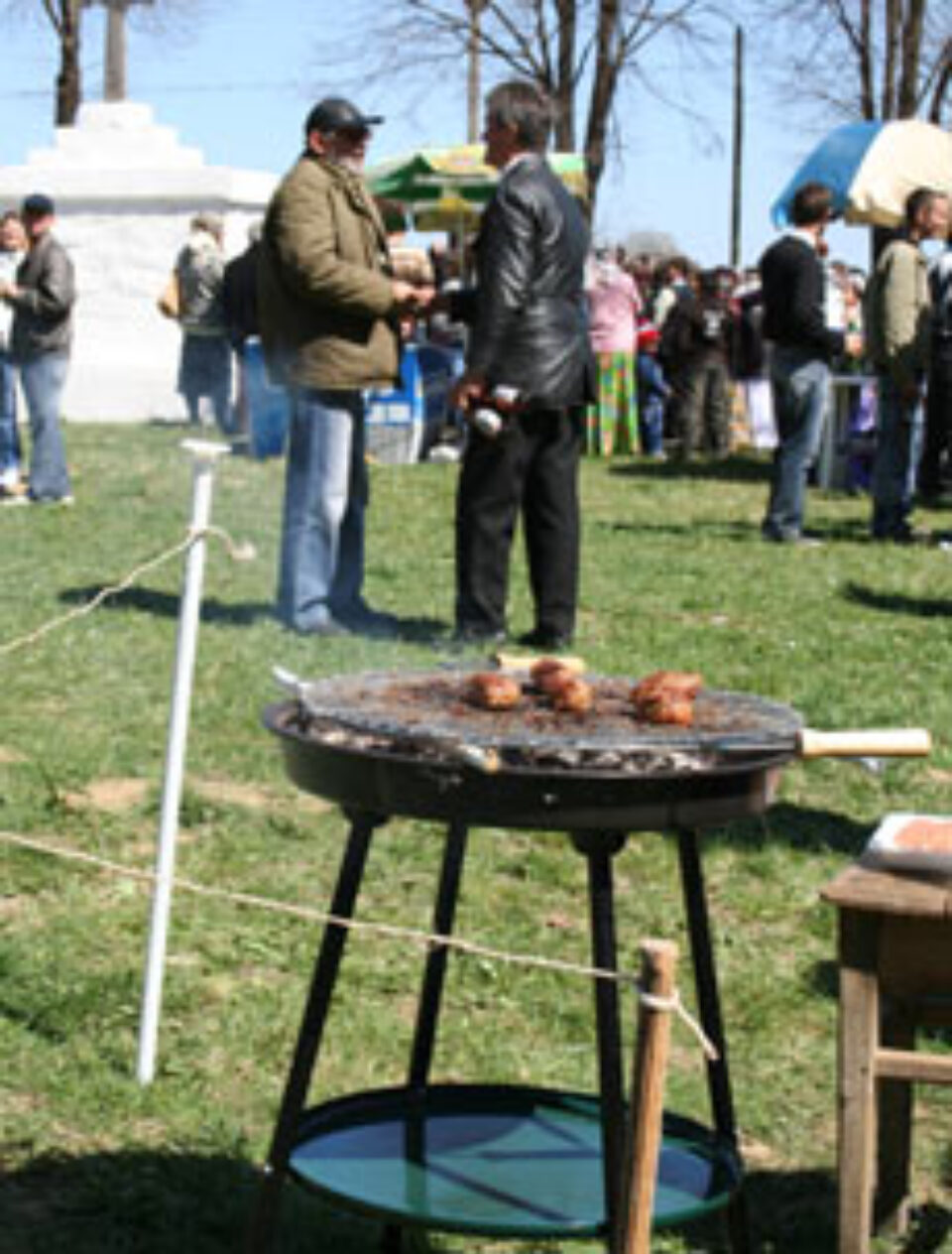 Slujbă printre mici și bere Slujbă printre mici și bere