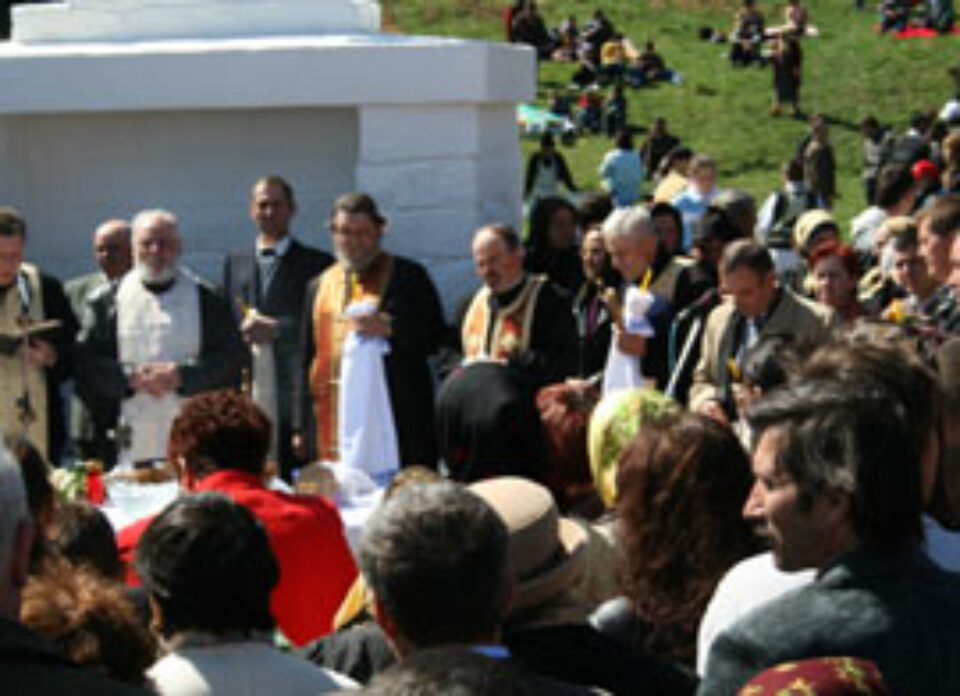 Slujbă printre mici și bere