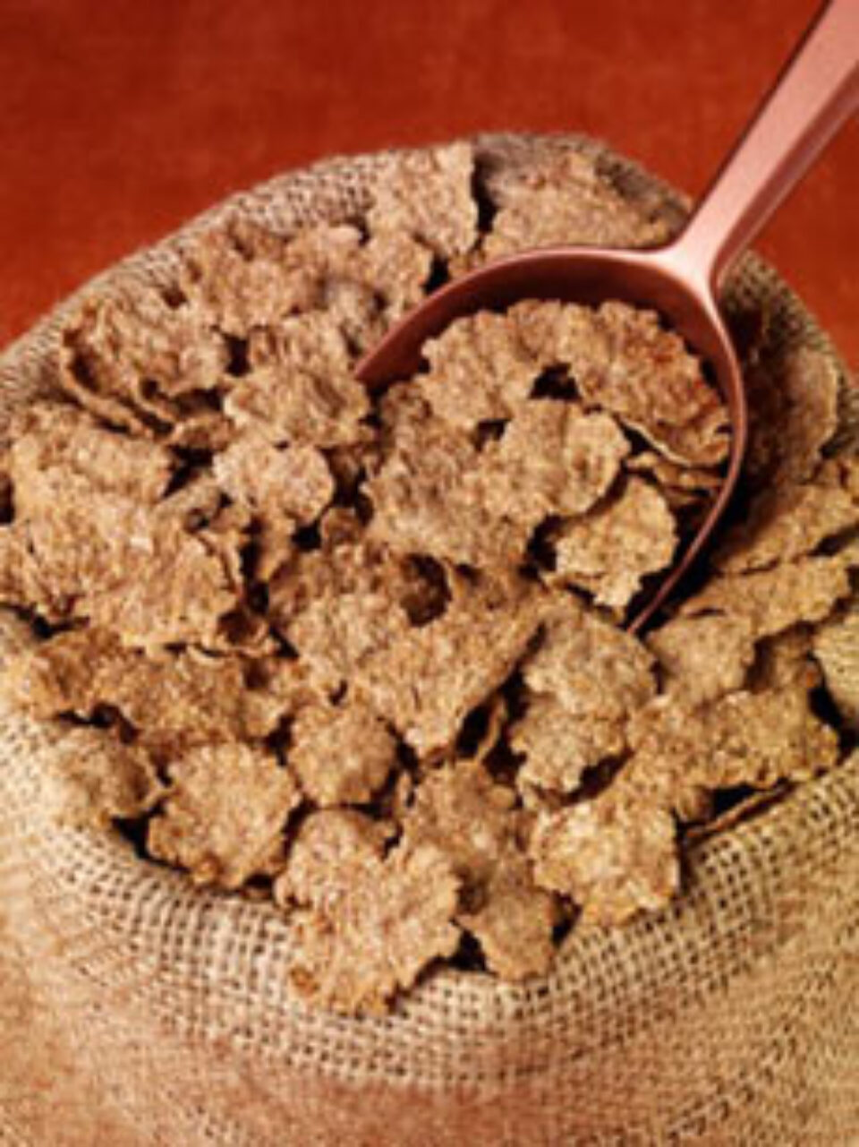 Dieta alimentară bogată în fibre poate reduce la jumătate riscul de apariție a cancerului la sân