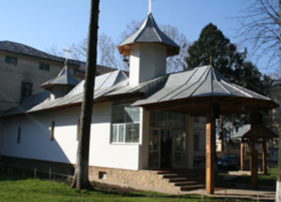 Biserică demolată cu buldozerul