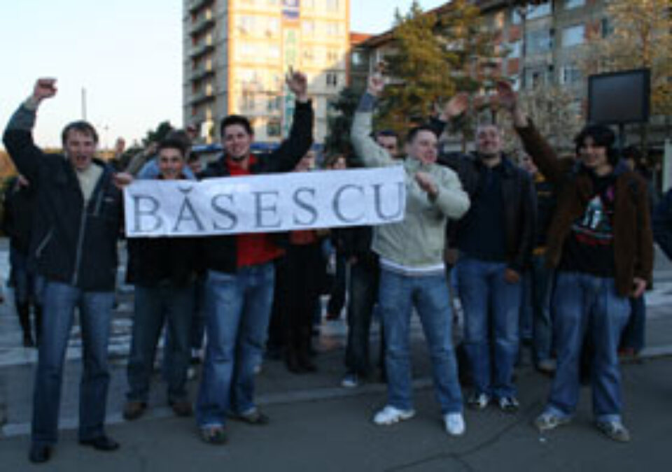 Tentativă de manifestație pentru susținerea lui Băsescu în centrul Sucevei