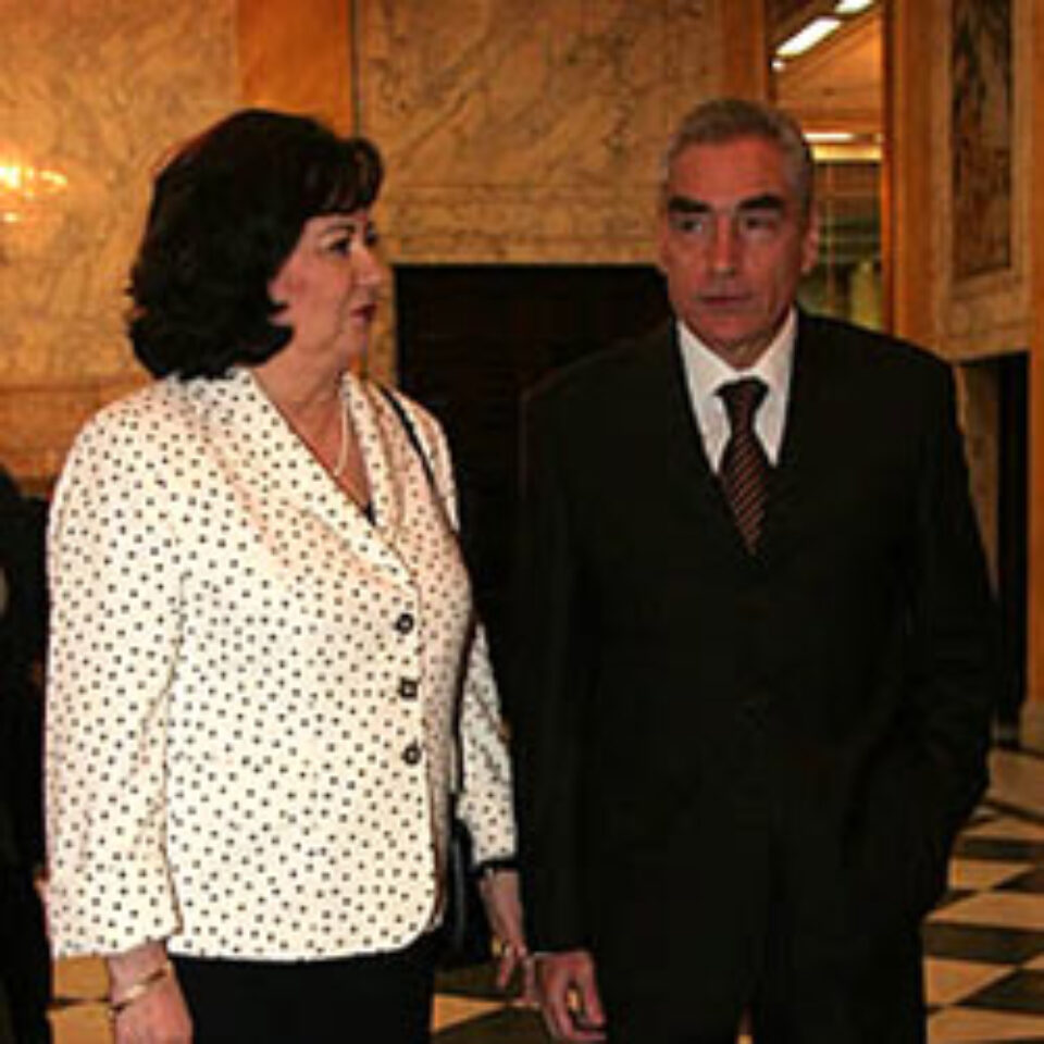 Mioara ex- Roman a fugit la Paris