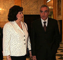 Mioara ex- Roman a fugit la Paris