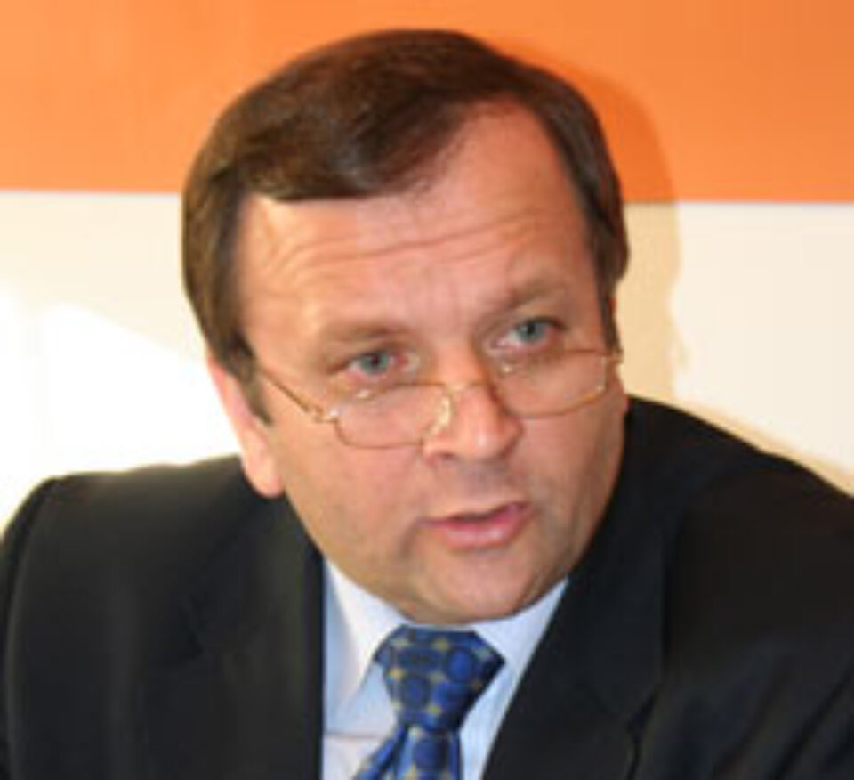 Liberal democrații îi sugerează președintelui Băsescu să nu demisioneze Liberal democrații îi sugerează președintelui Băsescu să nu demisioneze