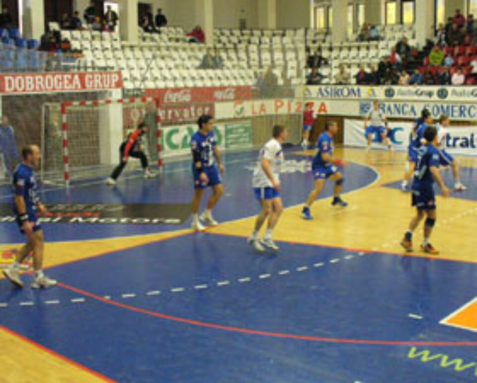 Înfrângere previzibilă în fața campioanei