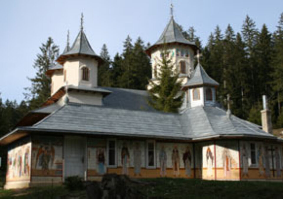 Starețul acuzat că are un copil cu o măicuță a dispărut