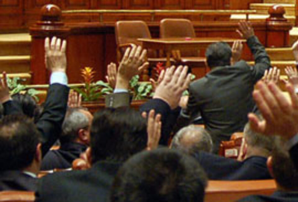 Referendumul privind demiterea lui Băsescu , pe 19 mai