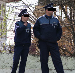 Șefii Poliției vor fotografii și imagini video cu polițiștii care călcă pe bec