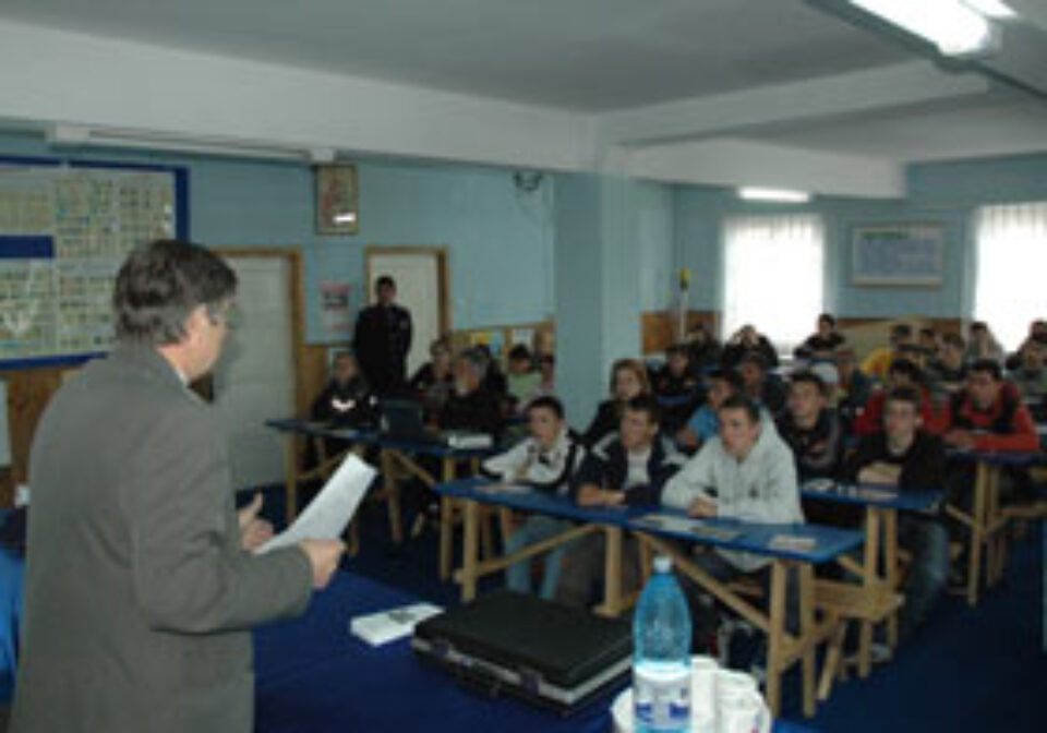 Elevii viitori șoferi, disciplinați cu imagini de la accidentele grave