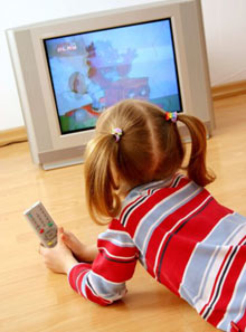 Timpul de vizionare TV la copiii cu vârste sub 7 ani trebuie raționalizat