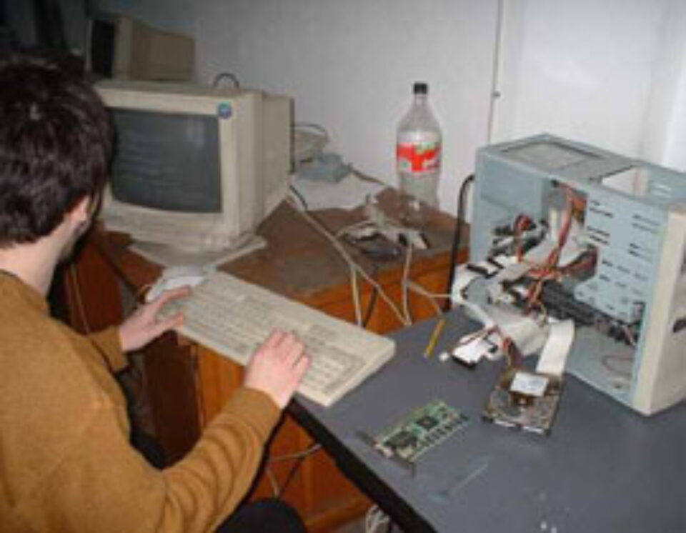 Prețul electronicelor și aparaturii IT crește de astrăzi cu 7 lei