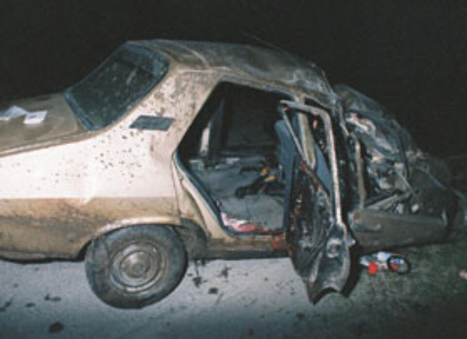 Elevă de 17 ani moartă și doi prieteni în stare gravă la spital după un cumplit accident rutier