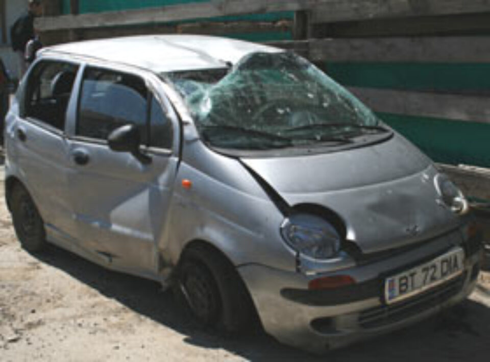 Soția și fiica botoșăneanului omorât de studenții suceveni, la un pas de moarte, la Dumbrăveni