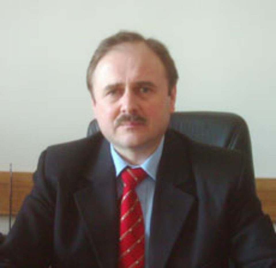 Barbă susține că „greii” PSD și PNL se ascund în spatele tinerilor