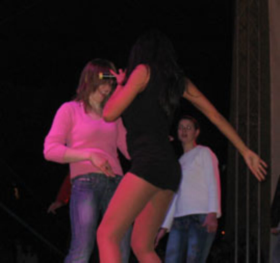 Scene fierbinți cu Nicoleta Luciu, Akcent și o ploaie de artificii, de Ziua Europei