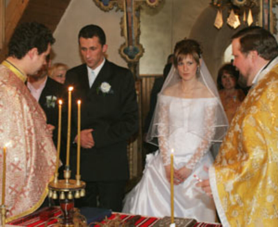 Traian Băsescu nu a mai ajuns la nunta nepoatei Traian Băsescu nu a mai ajuns la nunta nepoatei