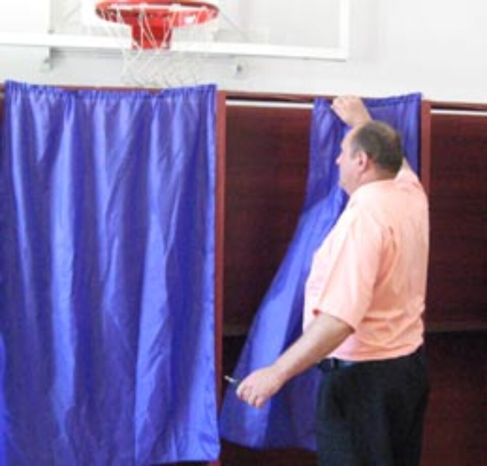 Peste 20 de președinți ai secțiilor de votare au renunțat la această funcție Peste 20 de președinți ai secțiilor de votare au renunțat la această funcție