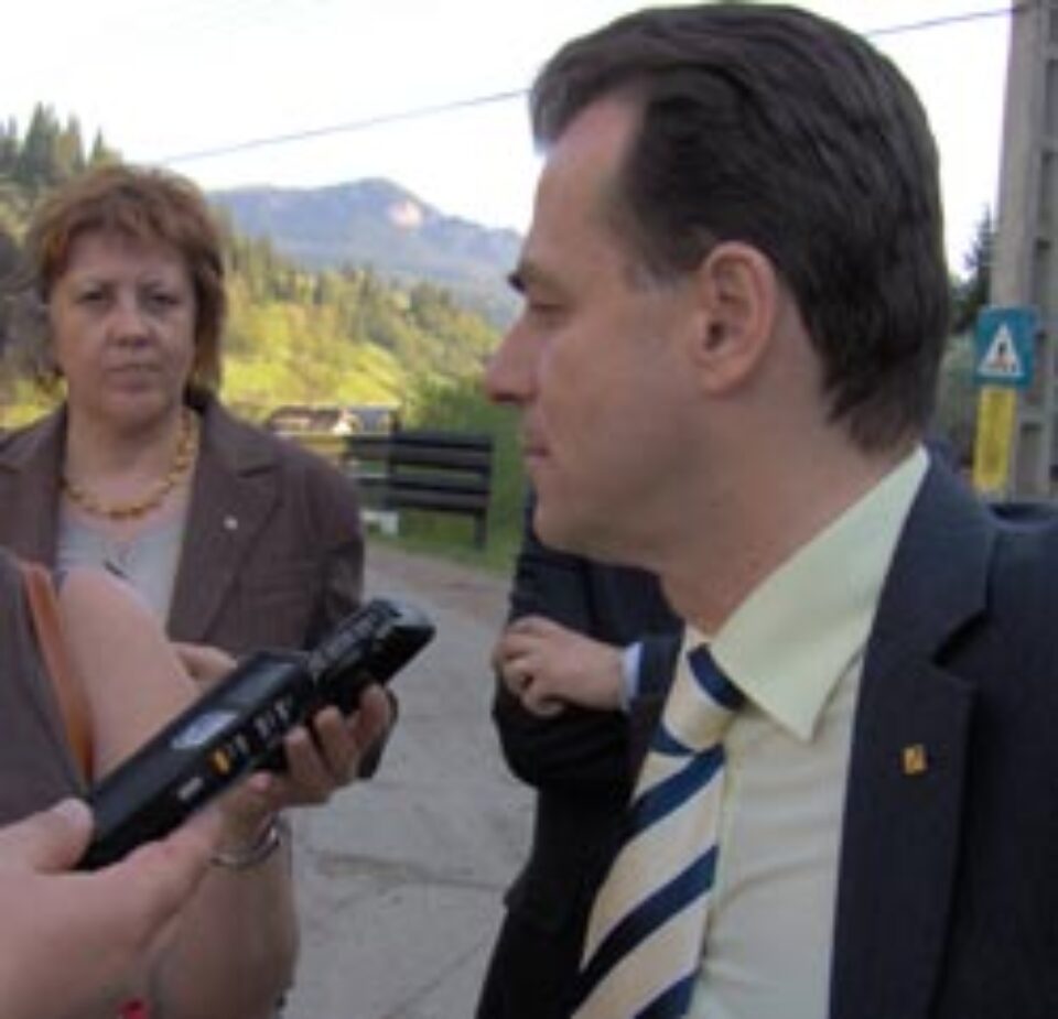 Orban i-a promis lui Băsescu funcția de șef de flotilă de hidrobiciclete Orban i-a promis lui Băsescu funcția de șef de flotilă de hidrobiciclete