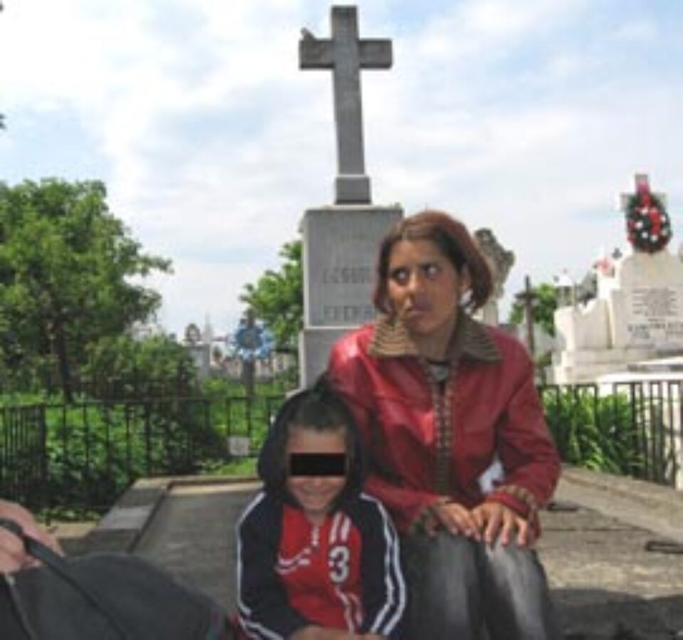 Aspazia Litră: „Câteodată oamenilor li se face milă şi ne mai dau câte ceva”