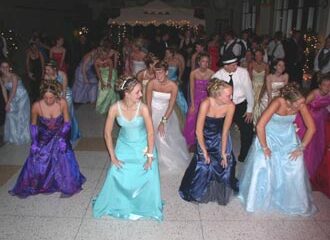 Milioane de lei din banii părinților, pentru distracția elevilor la sfârșit de an școlar