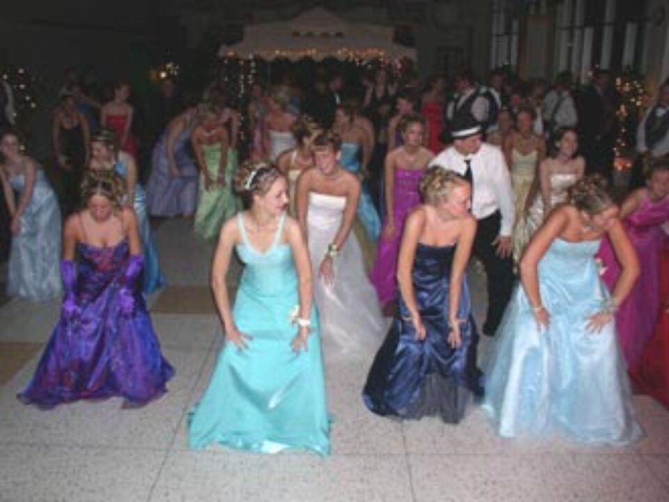 Milioane de lei din banii părinților, pentru distracția elevilor la sfârșit de an școlar Milioane de lei din banii părinților, pentru distracția elevilor la sfârșit de an școlar