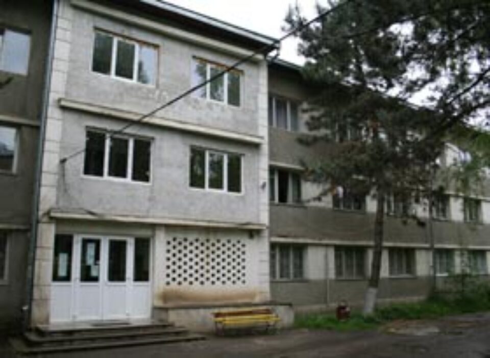 Cămin de elevi, transformat în secție de spital Cămin de elevi, transformat în secție de spital