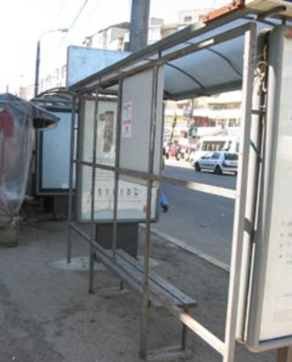 Staţie nouă, distrusă la scurt timp după montare